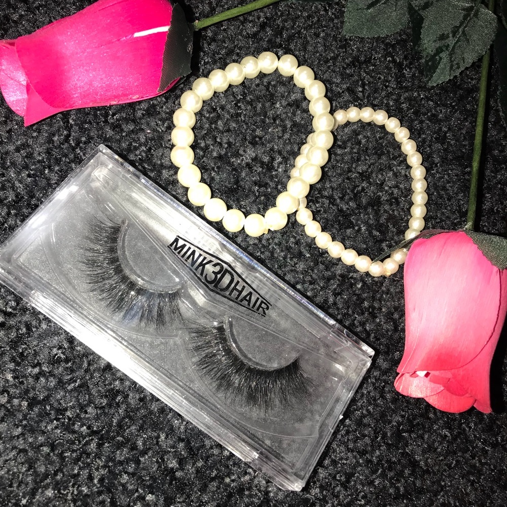 False lashes w/free bracelets with purchase😍